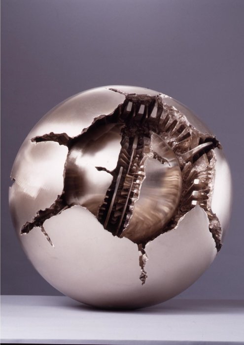The works of Arnaldo Pomodoro, the Brera Academy of Fine Arts, NSK products and the know-how of Bianchi Group give life to a unique exhibition, open to the public

